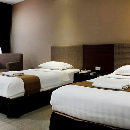 New Grand Park Hotel Surabaia Exterior foto