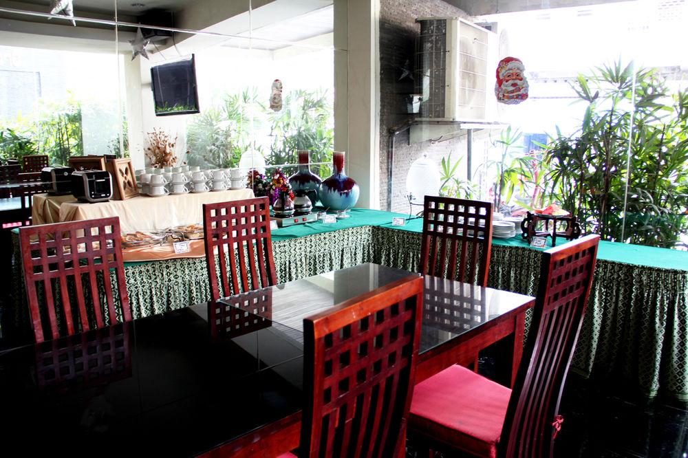New Grand Park Hotel Surabaia Exterior foto