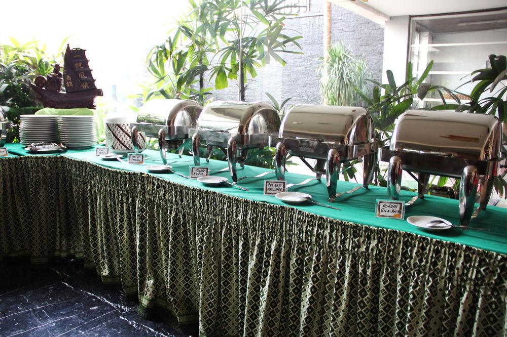 New Grand Park Hotel Surabaia Exterior foto