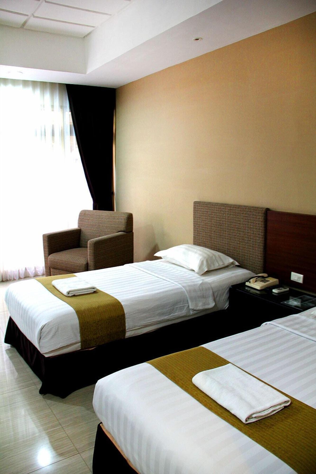 New Grand Park Hotel Surabaia Exterior foto