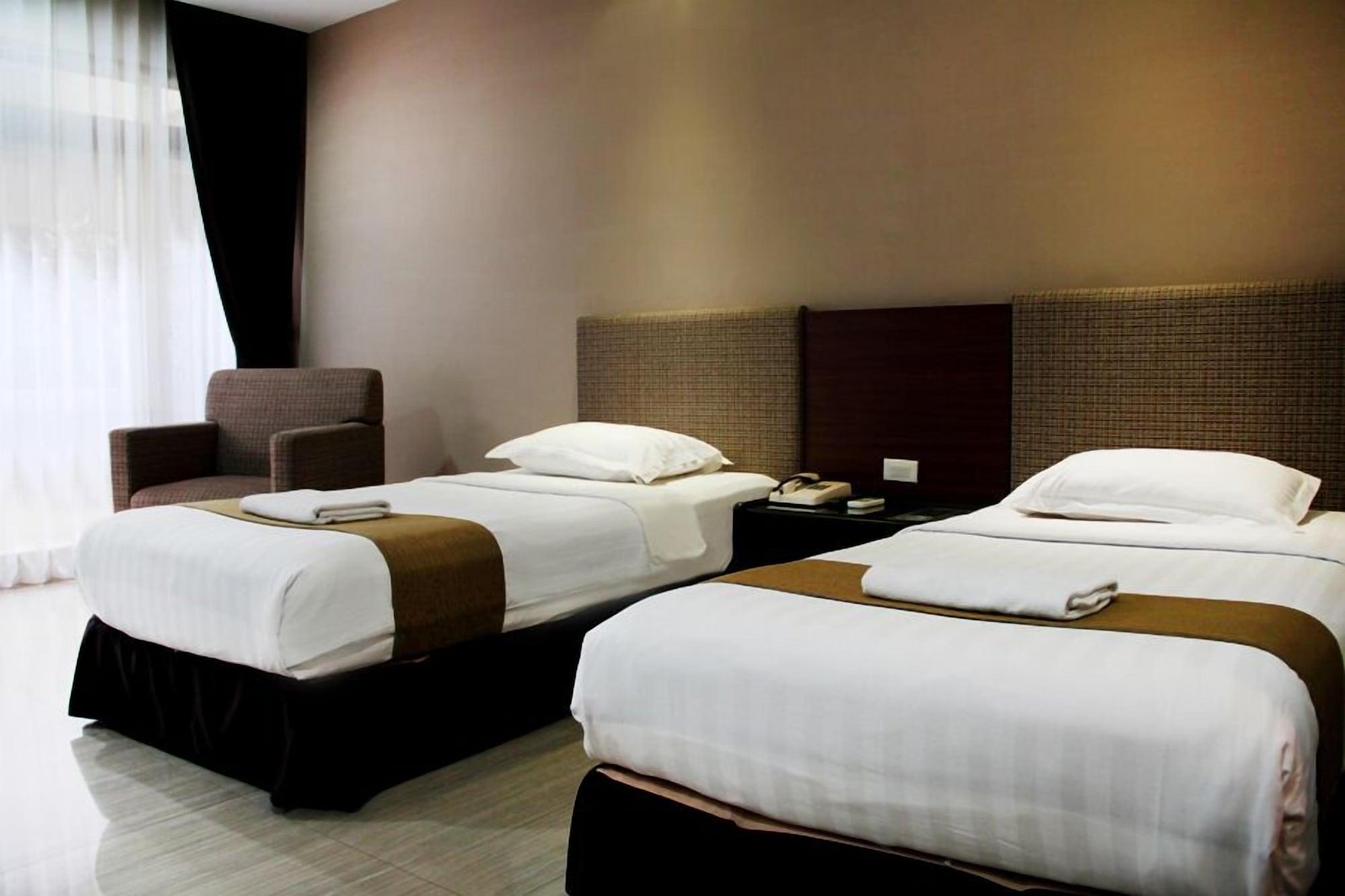 New Grand Park Hotel Surabaia Exterior foto