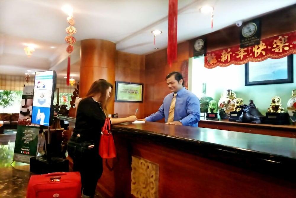 New Grand Park Hotel Surabaia Exterior foto