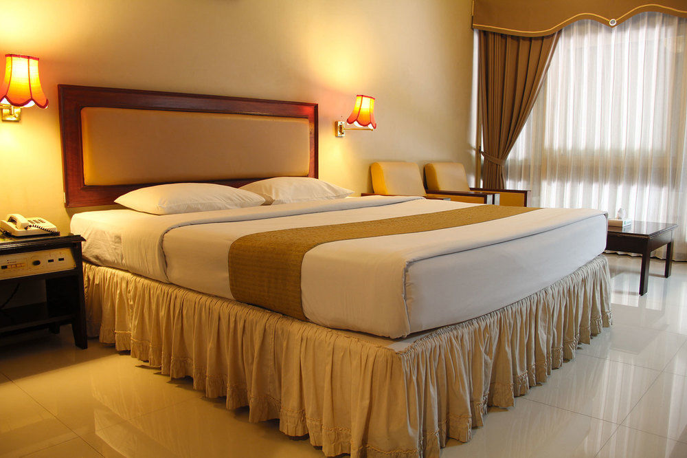New Grand Park Hotel Surabaia Exterior foto