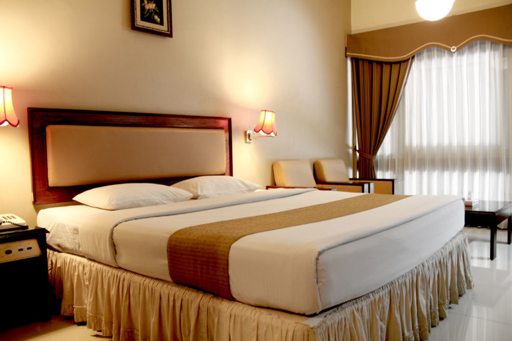 New Grand Park Hotel Surabaia Exterior foto