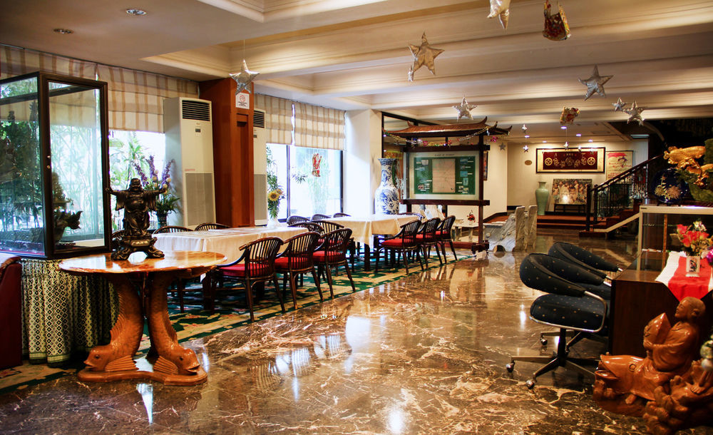 New Grand Park Hotel Surabaia Exterior foto