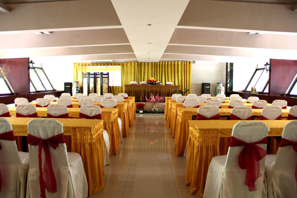 New Grand Park Hotel Surabaia Exterior foto