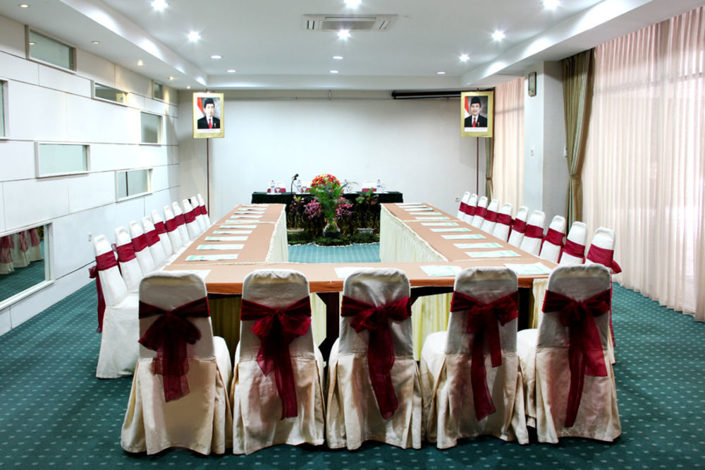 New Grand Park Hotel Surabaia Exterior foto