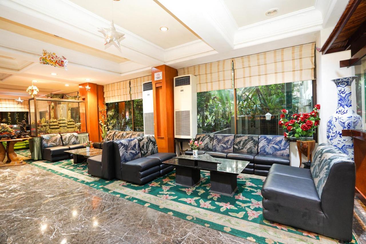 New Grand Park Hotel Surabaia Exterior foto