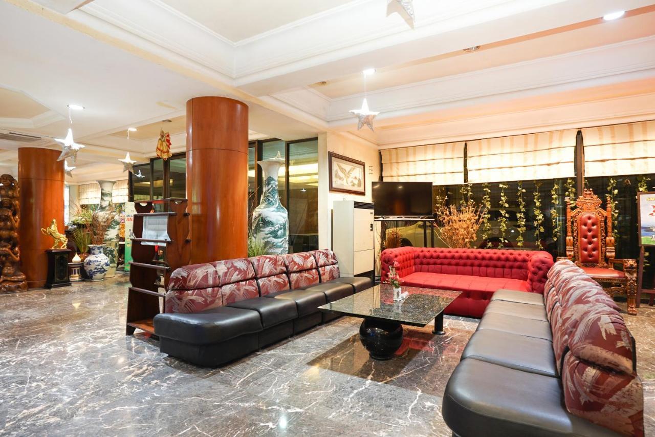 New Grand Park Hotel Surabaia Exterior foto