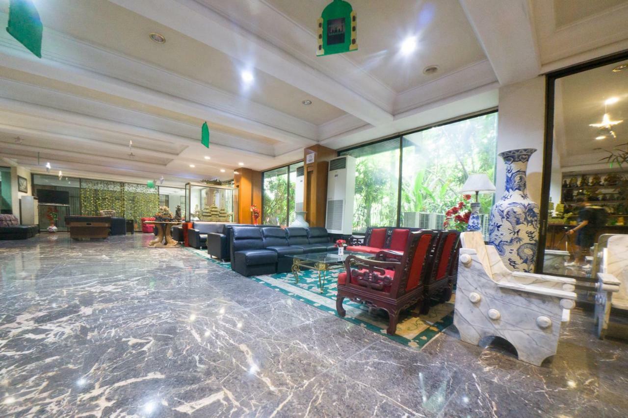 New Grand Park Hotel Surabaia Exterior foto