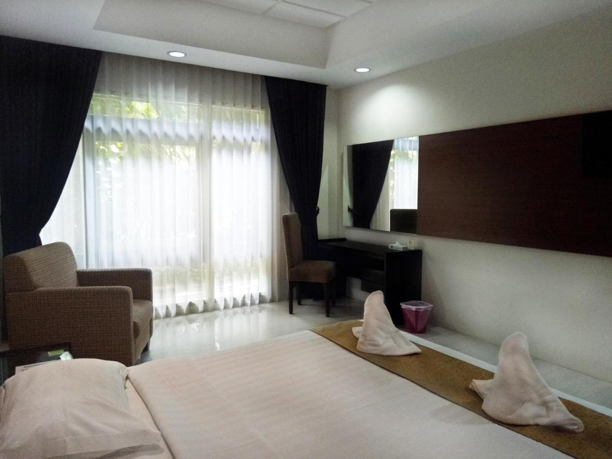 New Grand Park Hotel Surabaia Exterior foto