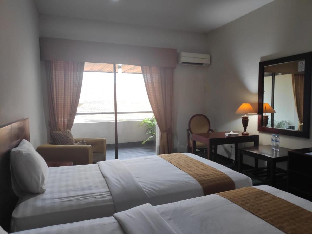 New Grand Park Hotel Surabaia Exterior foto