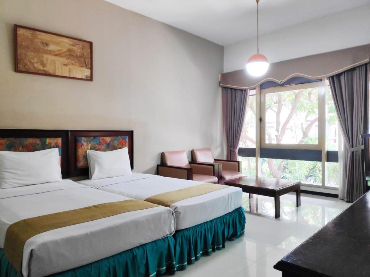 New Grand Park Hotel Surabaia Exterior foto